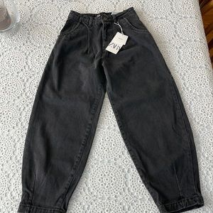 NWT Black size 2 Zara Slouchy Balloon jeans. Perfect for someone 5’2” or shorter